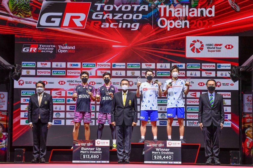 ดร.ก้องศักด ยอดมณี ผู้ว่าการการกีฬาแห่งประเทศไทย มอบรางวัลให้แก่ผู้ชนะการแข่งขันแบดมินตันรายการ TOYOTA GAZOO RACING Thailand Open 2022 – ข่าวกีฬา