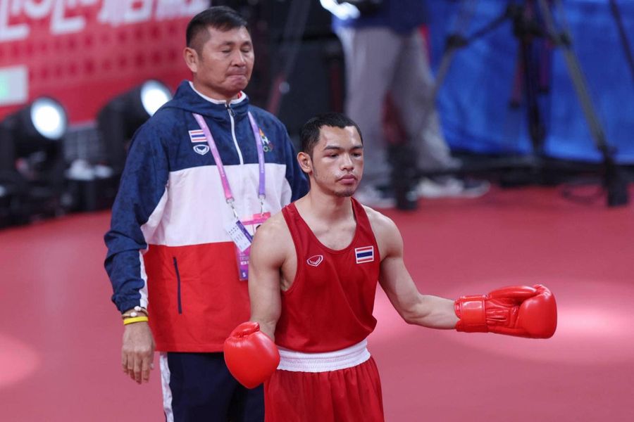 ธิติสรรค์ ปั้นโหมด (แดง) นักชกหนุ่มไทย สู้สุดใจก่อนเจ้าตัวจะต้านคู่ชกจากอุซเบกิสถานไม่ไหว พ่ายไป 0-5 คะแนน – ข่าวกีฬา